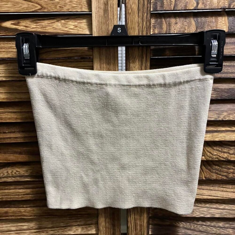 Daisy Women's Cream and Tan Crop-top size S